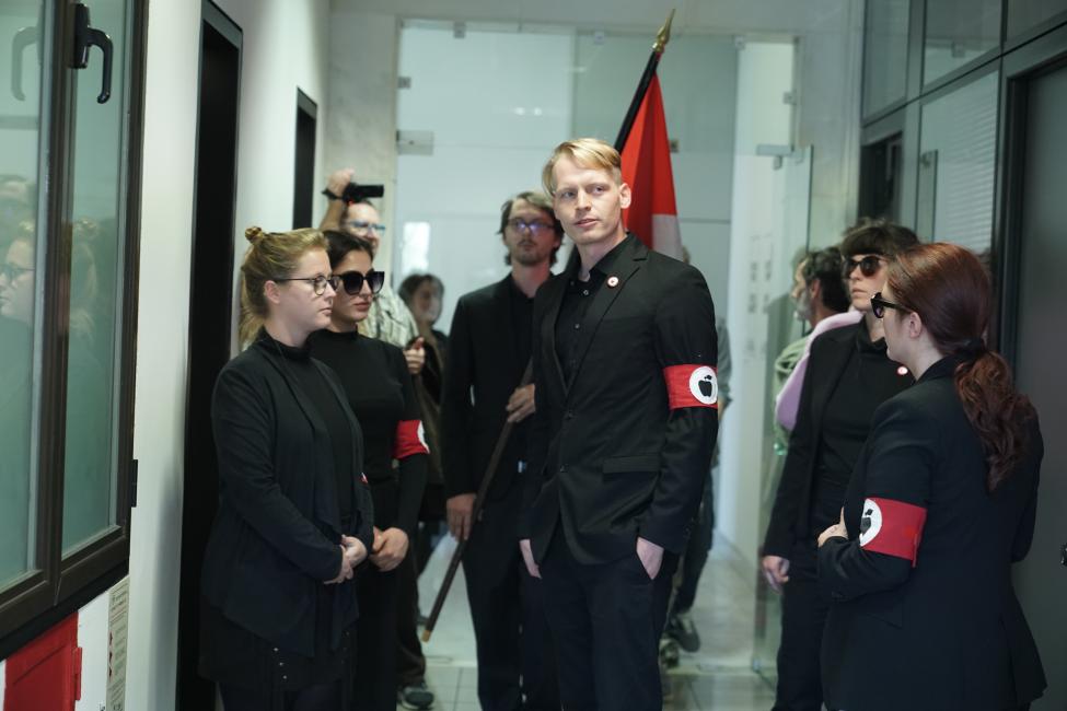 Front Deutscher Äpfel, How to become a nationalist popstar, 2018, 6th Athens Biennale 2018 ANTI, photo by Nysos Vasilopoulos